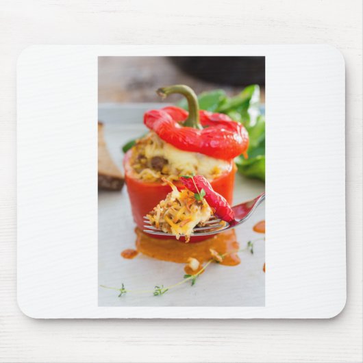 Gebackene Paprikaschoten mit Fleischsoße und Käse Mousepad (Vorne)