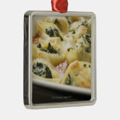 Gebackene Teigwaren-Muscheln mit Spinatsfüllung Ornament Aus Metall (Rechts)