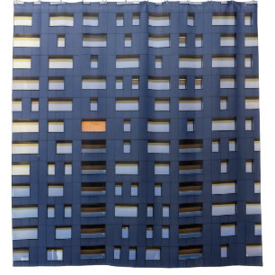 Gebäude aus blau-weißem Beton Duschvorhang