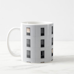 Gebäude aus weißem und schwarzem Beton Kaffeetasse