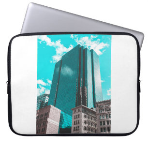 GEBÄUDE BLAUE CURTAIN WALL UNTER AQUAMARINEN SKIEN LAPTOPSCHUTZHÜLLE