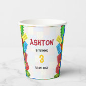 Gebäude blockiert Geburtstagseinladung, Jungen zum Pappbecher (Vorderseite)