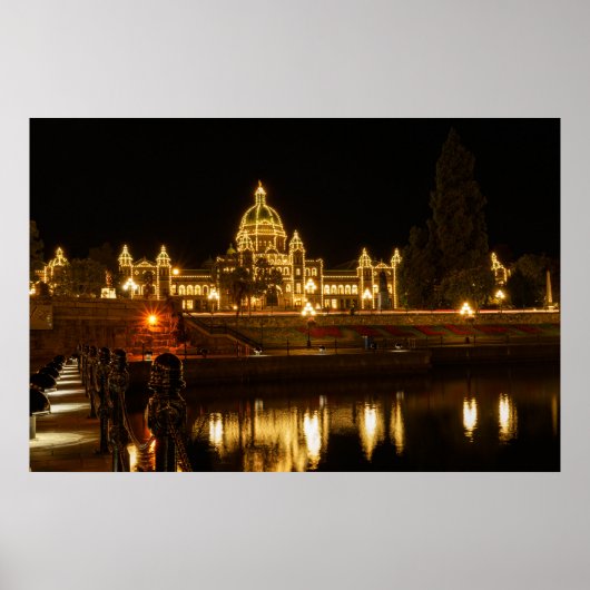 Gebäude des britischen Kolumbien-Parlaments nachts Poster (Vorne)