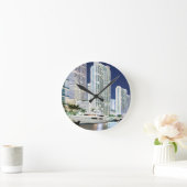 Gebäude entlang dem Miami-Fluss Riverwalk Runde Wanduhr (Zuhause)