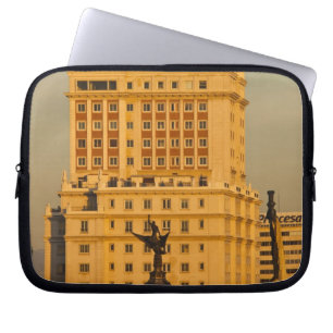 Gebäude entlang der Gran Via und des Edificio Espa Laptopschutzhülle