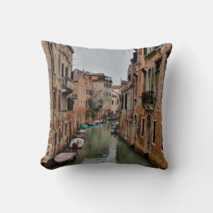 Gebäude entlang der Kanäle von Venedig Kissen