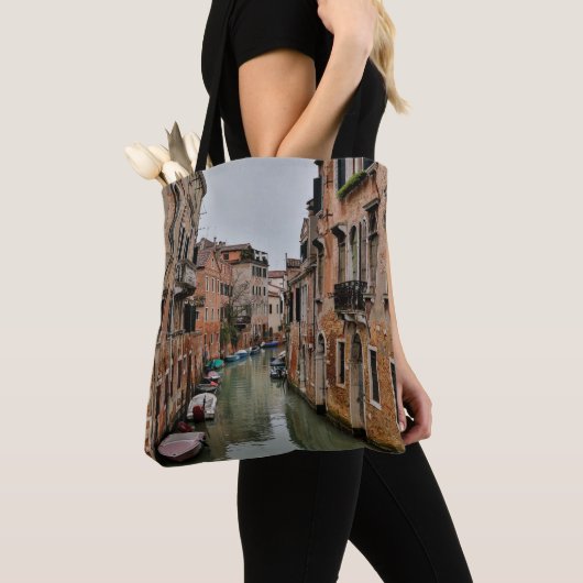 Gebäude entlang der Kanäle von Venedig Tasche (Von Nahem)
