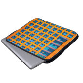 Gebäude in Blau und Orange Laptopschutzhülle (Vorne Knopf)