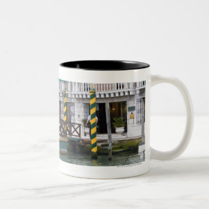 Gebäude in der Ufergegend in Venedig, Italien Zweifarbige Tasse