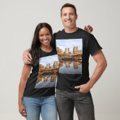 Gebäude und Reflexion T-Shirt (Unisex)