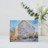 Gebäude und Straßenbäume Postkarte (Stehend Vorderseite)