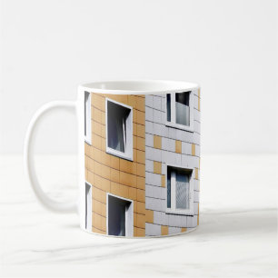 Gebäude weiß und orange kaffeetasse