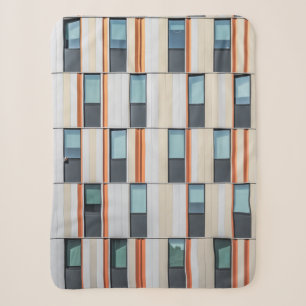 Gebäude weiß und orange sherpadecke