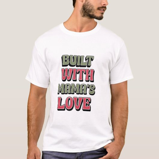 GEBAUT MIT DER MAMA-LIEBE T-Shirt (Vorderseite)