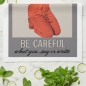 Geben Sie acht, was Sie sagen und schreiben Geschirrtuch (Gefaltet)