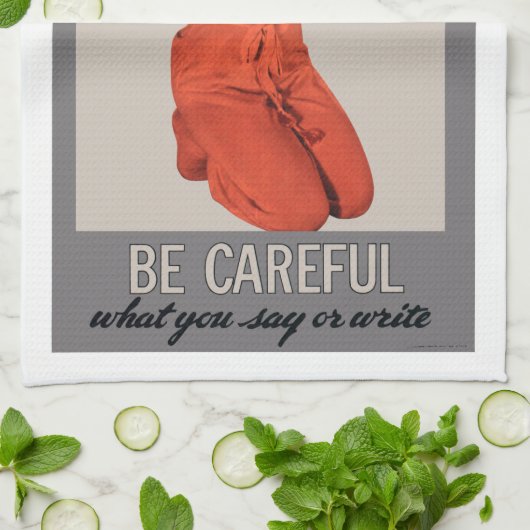 Geben Sie acht, was Sie sagen und schreiben Geschirrtuch (Gefaltet)