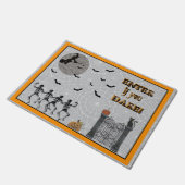 Geben Sie an, wenn Sie es wagen! Spooky Halloween Fußmatte (Schrägansicht)