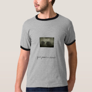 Geben Sie Frieden eine Möglichkeit T-Shirt