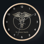 Geben Sie Ihren Namen Medizinischen Symbol Doctor  Uhr<br><div class="desc">Geben Sie Ihren Namen Medizinischen Symbol Doctor Custom Round Clock</div>