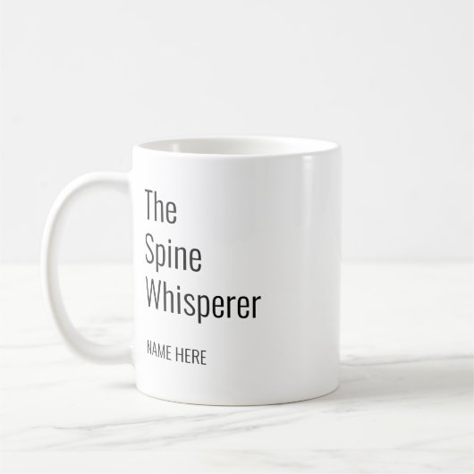 Geben Sie Ihren Namen Spine Whisperer Chiropraktor Kaffeetasse (Links)