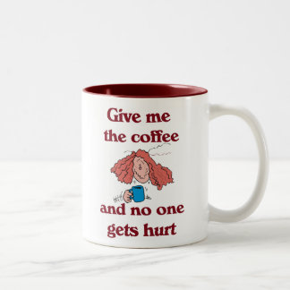 Geben Sie mir den Kaffee und niemand erhält Zweifarbige Tasse