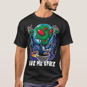 Geben Sie mir Platz Alien Ufo mit Handlebars T-Shirt