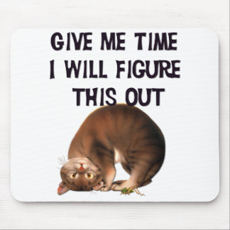 Geben Sie mir Zeit - umgedrehte Miezekatze Mousepad