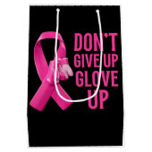 Geben Sie nicht auf, das Boxen von Krebsbewusstsei Mittlere Geschenktüte (Rückseite)