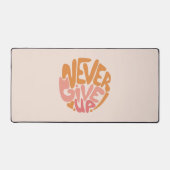 Geben Sie niemals auf - Motivierend rosa und orang Schreibtischunterlage (Vorderseite)