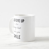 Geben Sie niemals die Typografie von Positivziffer Kaffeetasse (Vorderseite Links)