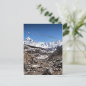Gebetsfahnen & Schneeberge (Himalaya) Postkarte (Stehend Vorderseite)