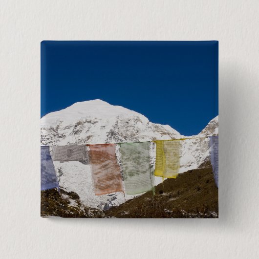 Gebetsfahnen und Monte Jhomolhari, Bhutan. Button (Vorderseite)