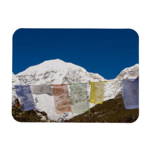 Gebetsfahnen und Mount Jhomolhari, Bhutan. Magnet