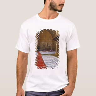 Gebetsteppiche führen in die islamische Moschee, K T-Shirt