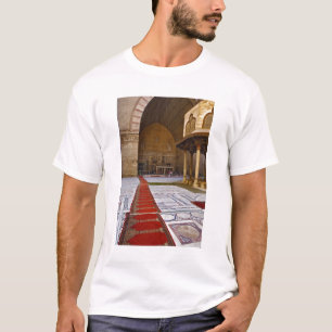 Gebetsteppiche führen in die islamische Moschee, K T-Shirt