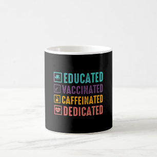 Gebildete geimpfte koffeinierte Krankenschwester Kaffeetasse