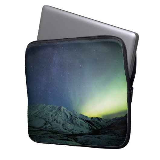 Gebirge | Aurora Borealis & Milky Way Alaska Laptopschutzhülle (Vorderseite Links)