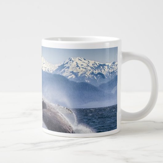 Gebirge | Breaching Whale Glacier Bay, Alaska Jumbo-Tasse (Rechts)