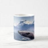 Gebirge | Breaching Whale Glacier Bay, Alaska Kaffeetasse (Mittel)