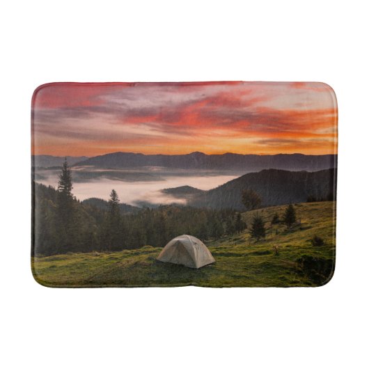 Gebirge | Camping Foggy Sunrise Badematte (Vorderseite)
