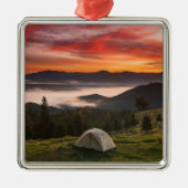 Gebirge | Camping Foggy Sunrise Ornament Aus Metall (Vorne)