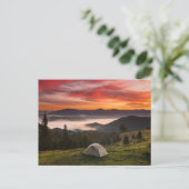 Gebirge | Camping Foggy Sunrise Postkarte (Stehend Vorderseite)