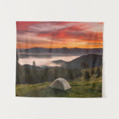 Gebirge | Camping Foggy Sunrise Wandteppich (Vorderseite (Horizontal))