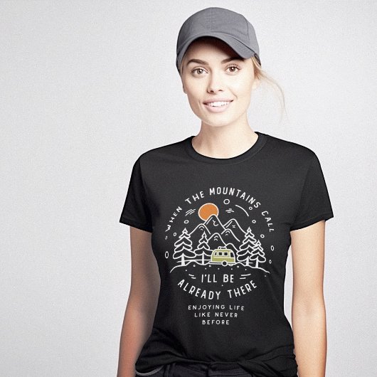 Gebirge, die Camping-Anhänger Minimalistisch nenne T-Shirt