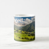 Gebirge | Funes Valley, Dolomiten, Italien Kaffeetasse (Mittel)