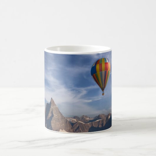 Gebirge | Heißluftballon Matterhorn Schweizer Alpe Kaffeetasse (Mittel)
