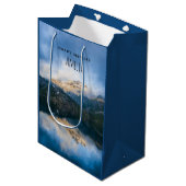 Gebirge und See Landschaftliche Natur Foto Geburts Mittlere Geschenktüte (Vorderseite Schrägansicht)