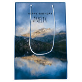 Gebirge und See Landschaftliche Natur Foto Geburts Mittlere Geschenktüte (Rückseite)