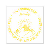 Gebirge und Sonnenfamilie Runde Rücksendeadresse Permastempel (Design)