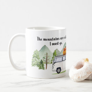 Gebirge zitieren grüne, rustikale Wasserfarbe Kaffeetasse